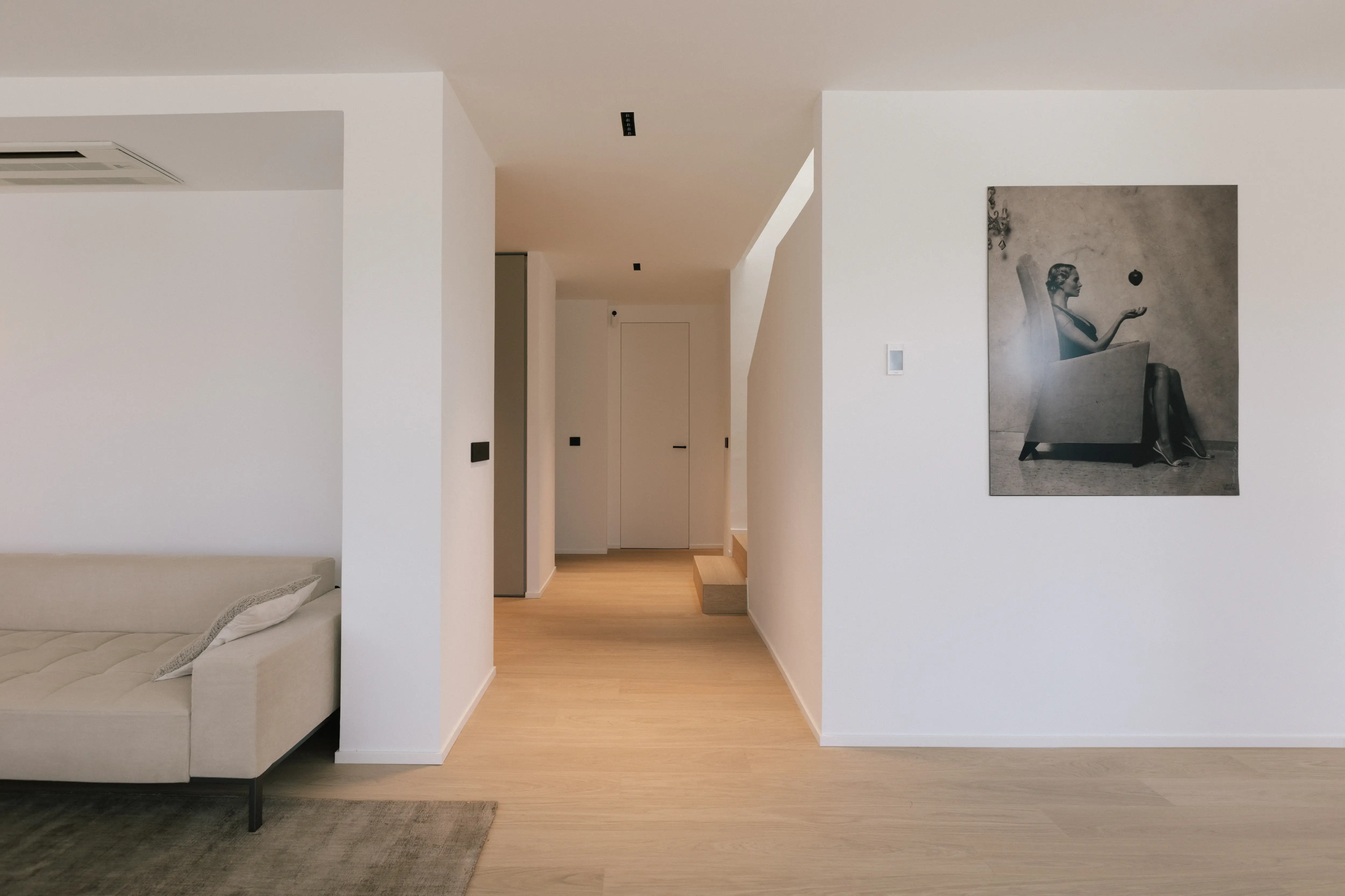 Open-plan living area after reforma de villa in Campolivar Valencia image 9